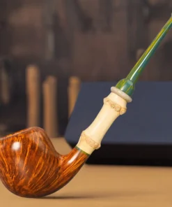 Rustikale Freehand-Pfeife im nordischen Stil
