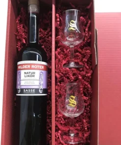 Sasse Milder Roter Heidelbeerlikör 17% 0,7 Ltr. Naturlikör + 2 hochwertige Signatory-Gläser mit 2 und 4 cl Eichstrich im Geschenkset